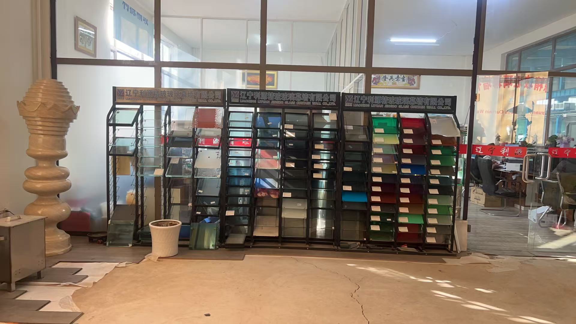 漳州市工程玻璃批量采购彩轴玻璃 - 方案